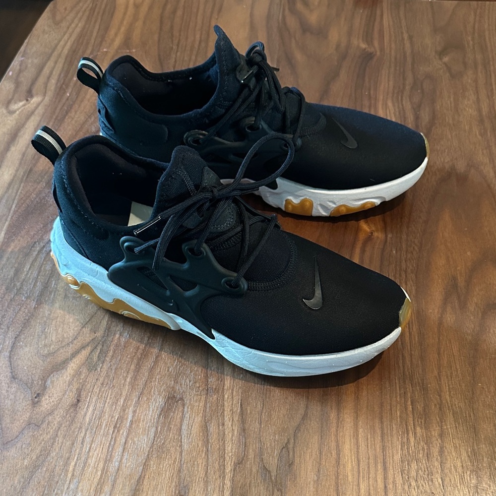 Nike Black and White Men's Athletic Shoes